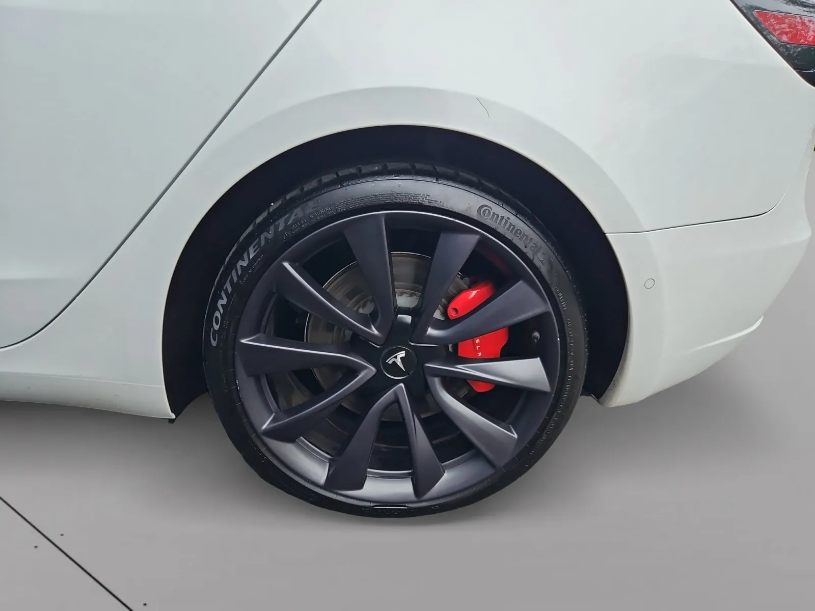 Tesla Model 3 photo 15