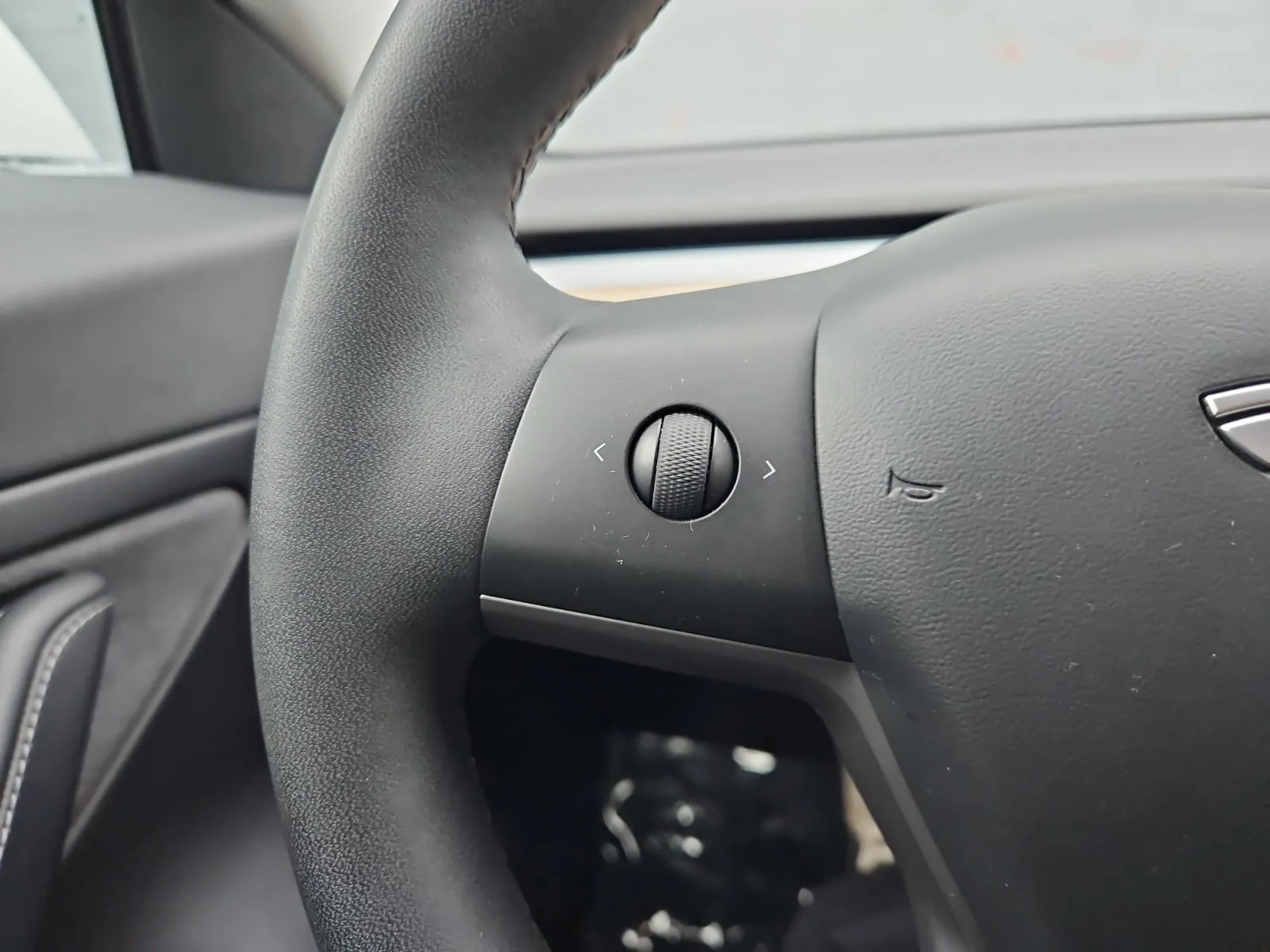 Tesla Model 3 photo 25