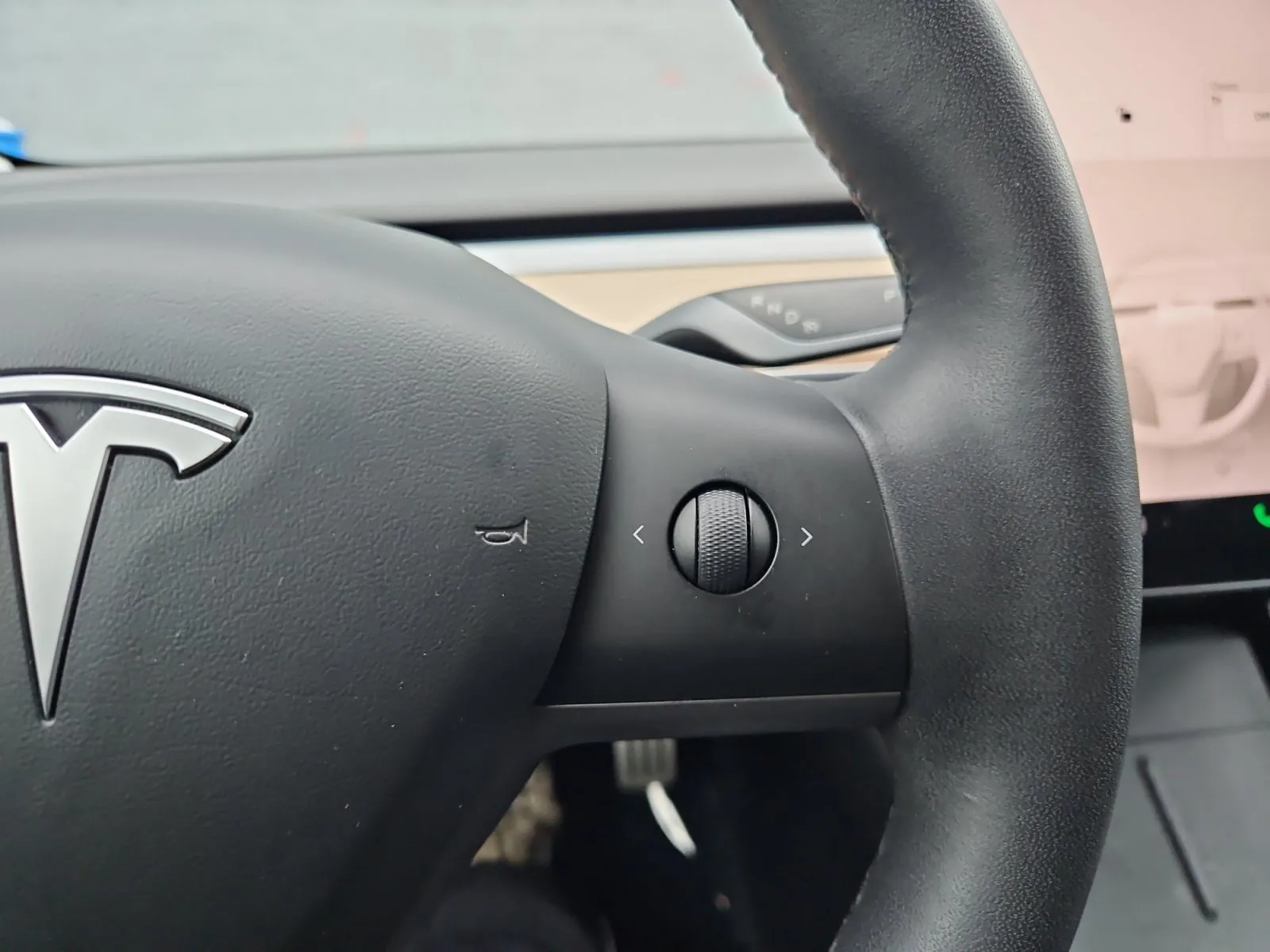 Tesla Model 3 photo 24