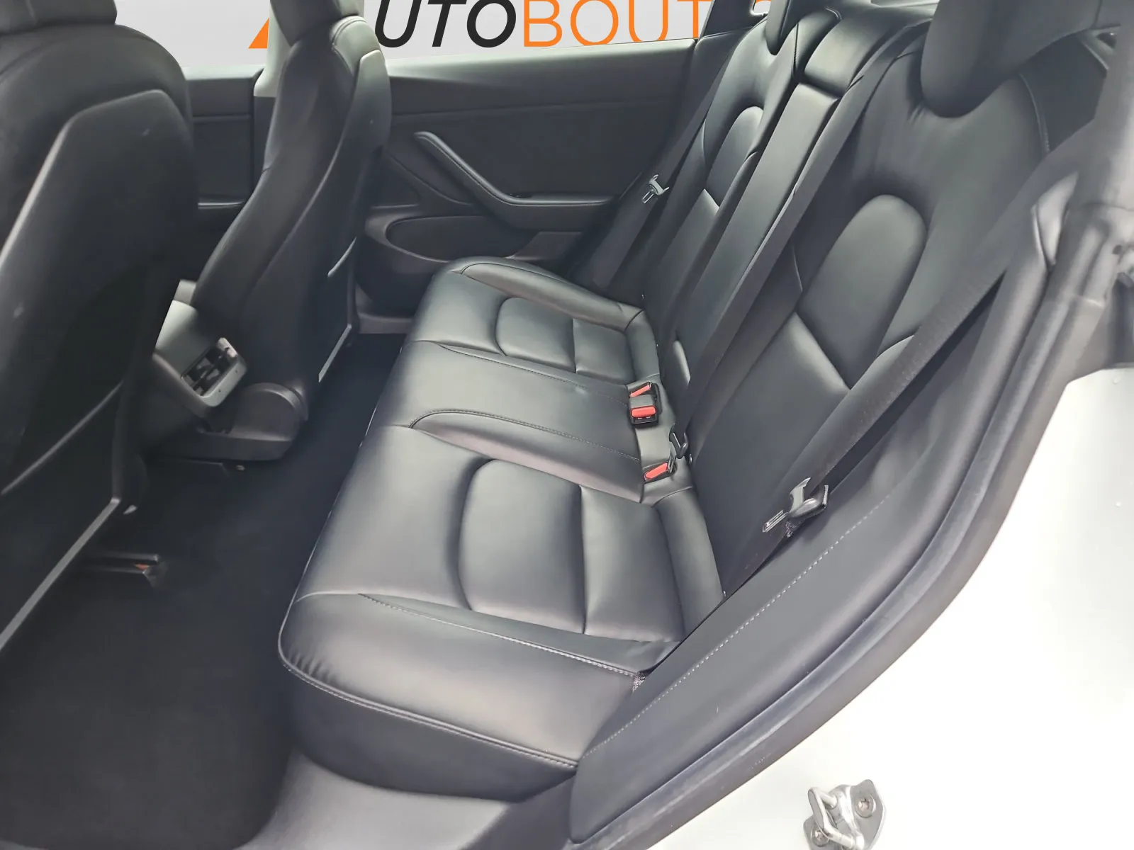 Tesla Model 3 photo 14