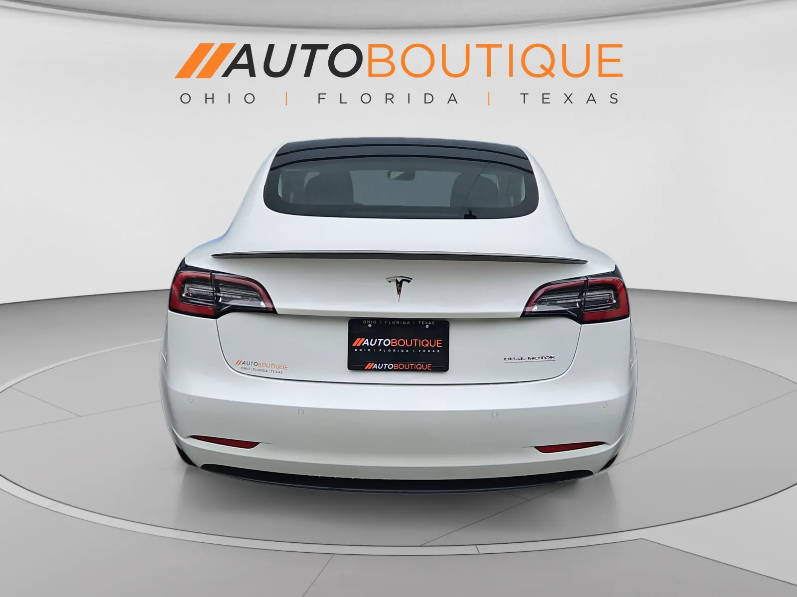 Tesla Model 3 photo 4