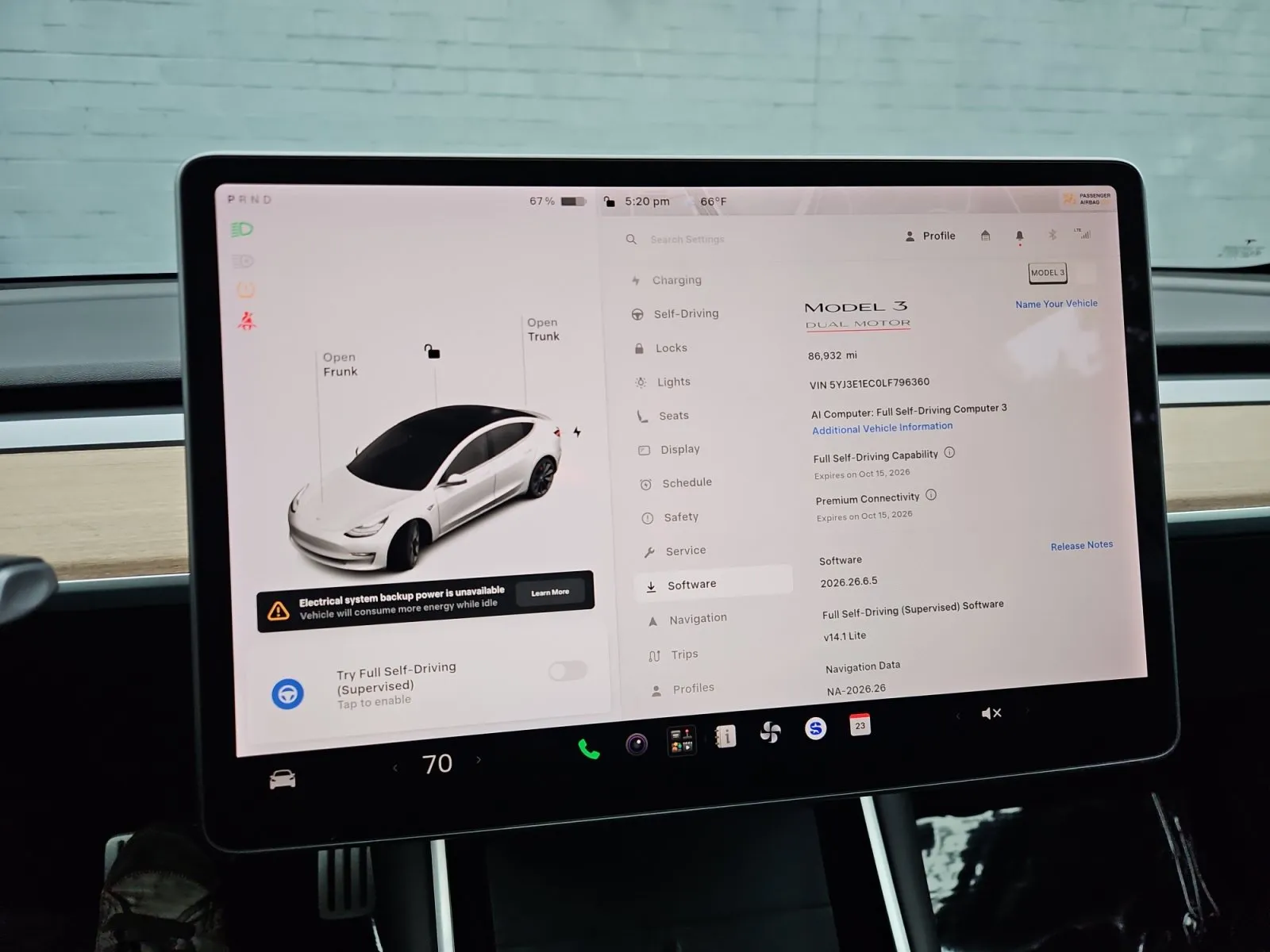 Tesla Model 3 photo 17