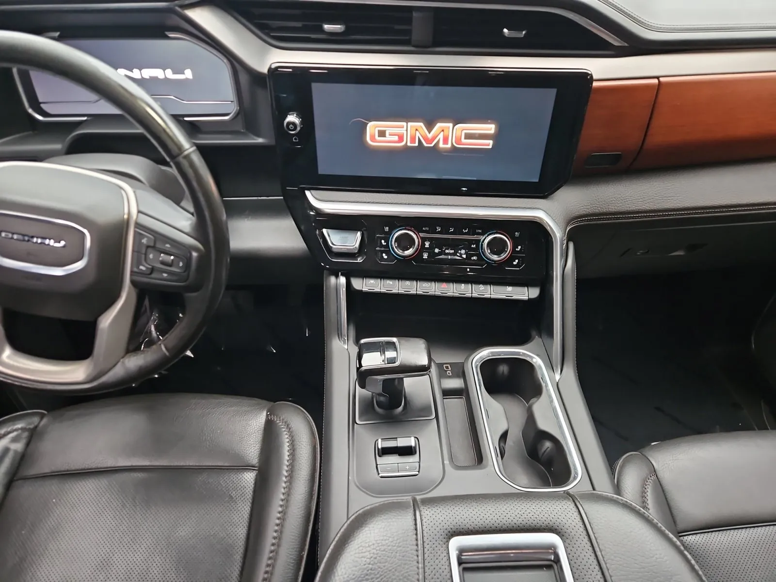 GMC Sierra photo 11