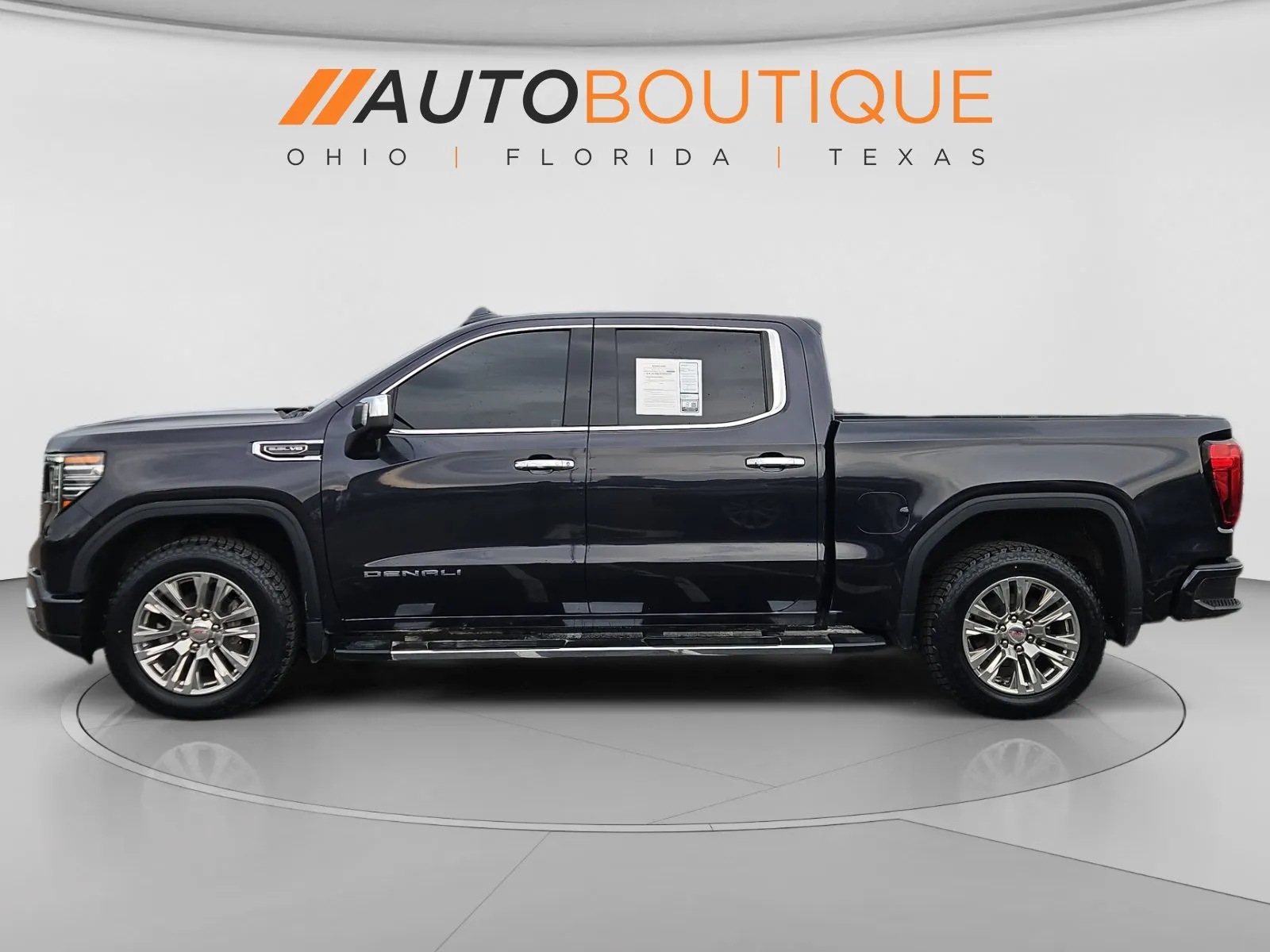 GMC Sierra photo 2