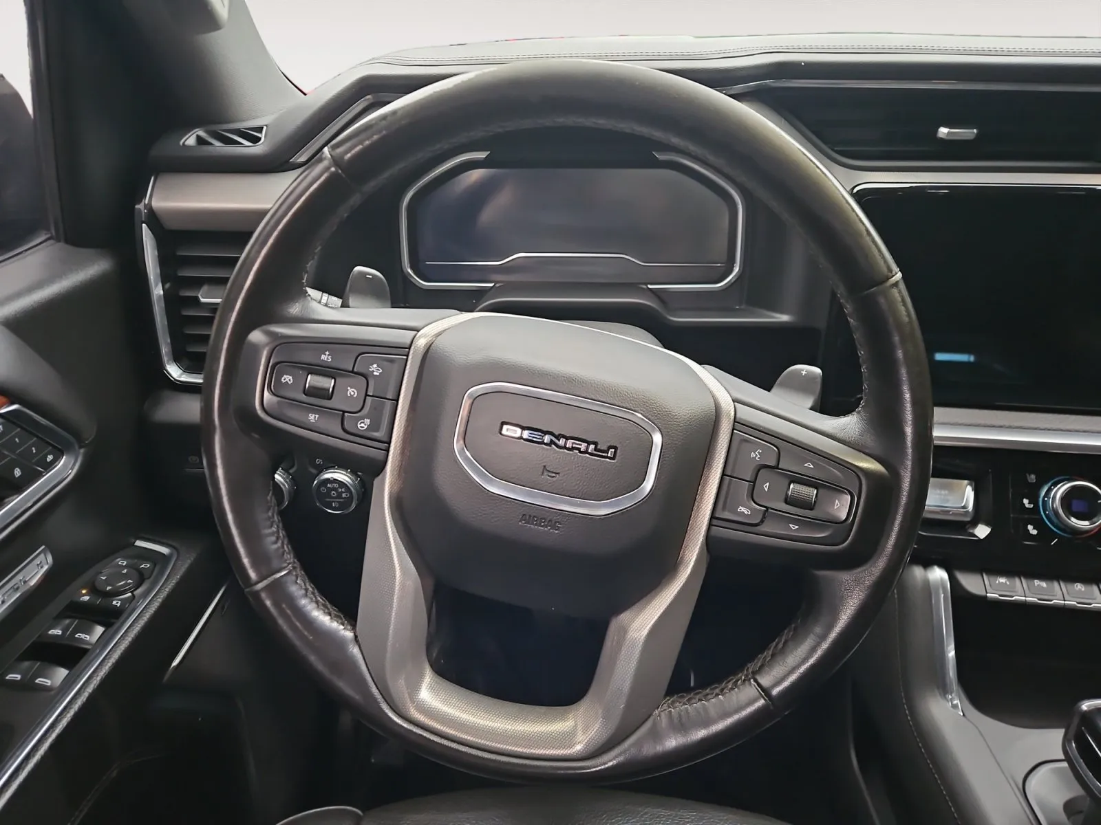 GMC Sierra photo 12