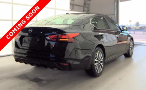 More photos of 2023 Nissan Altima 2.5 SV at Auto Boutique Ohio, OH