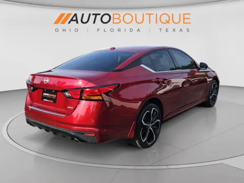 More photos of 2023 Nissan Altima 2.5 SR at Auto Boutique Ohio, OH
