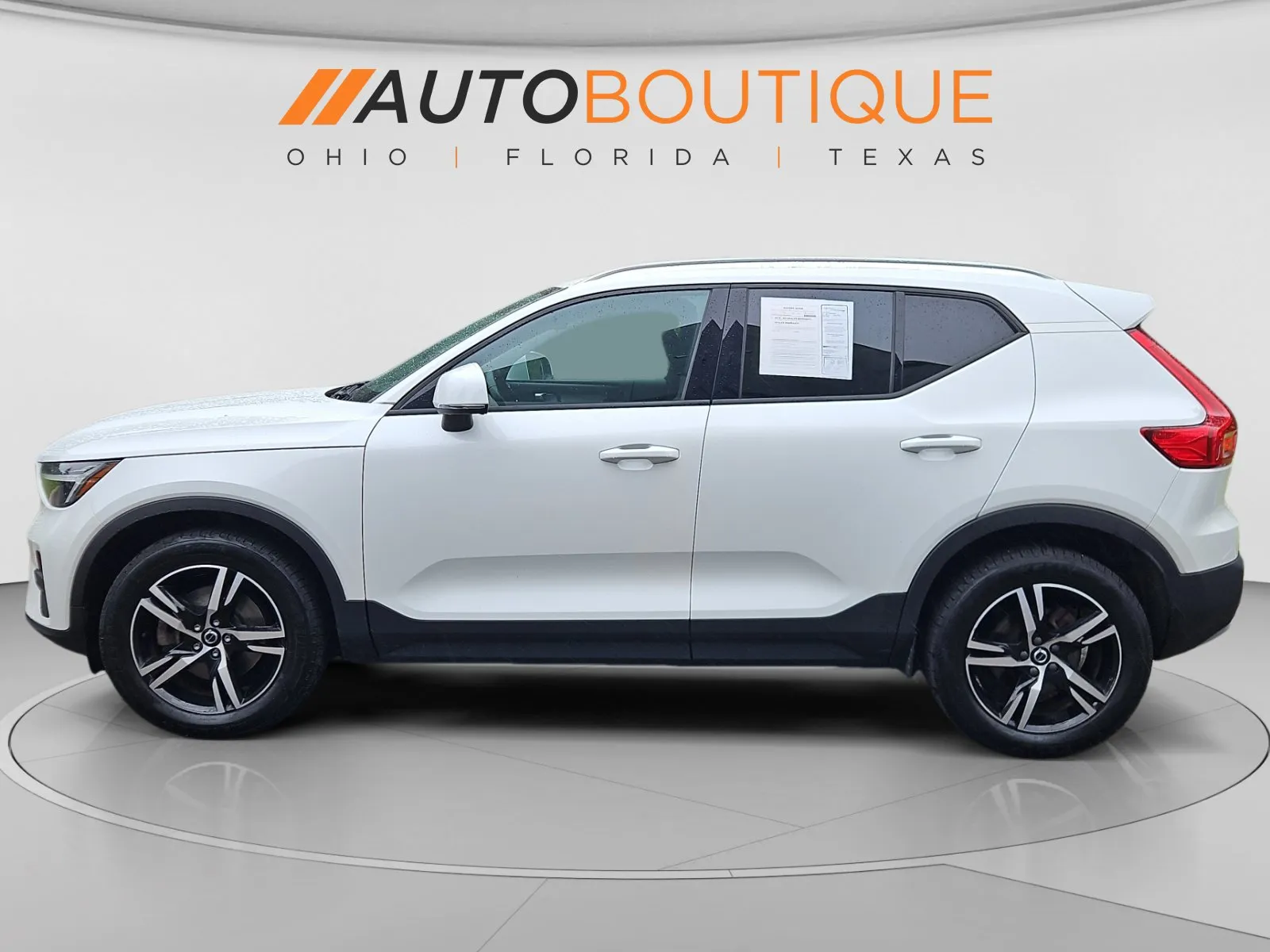 Volvo XC40 photo 2