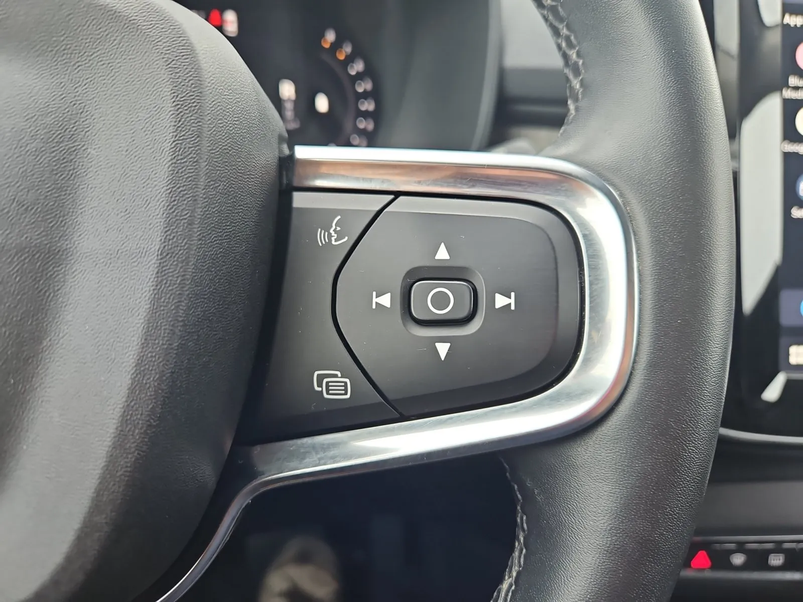 Volvo XC40 photo 24