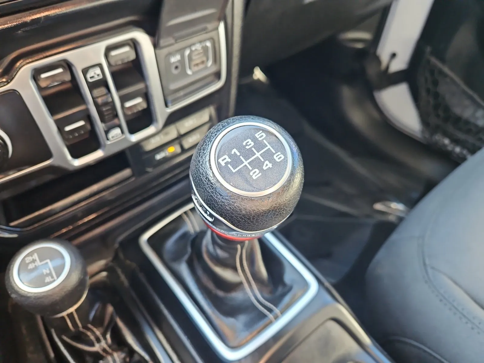 Jeep Wrangler photo 23