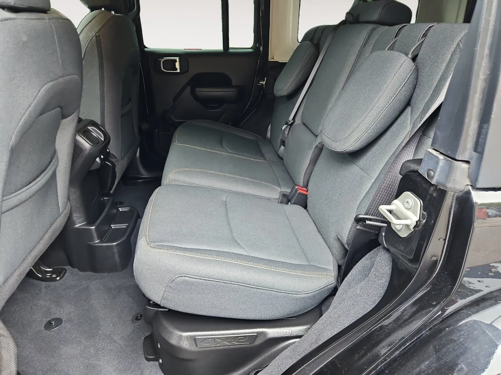 Jeep Wrangler photo 13