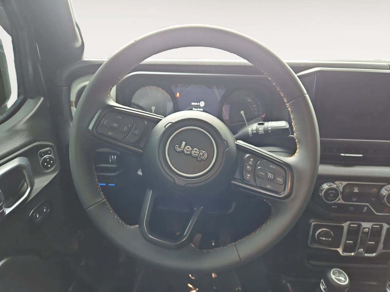 Jeep Wrangler photo 12