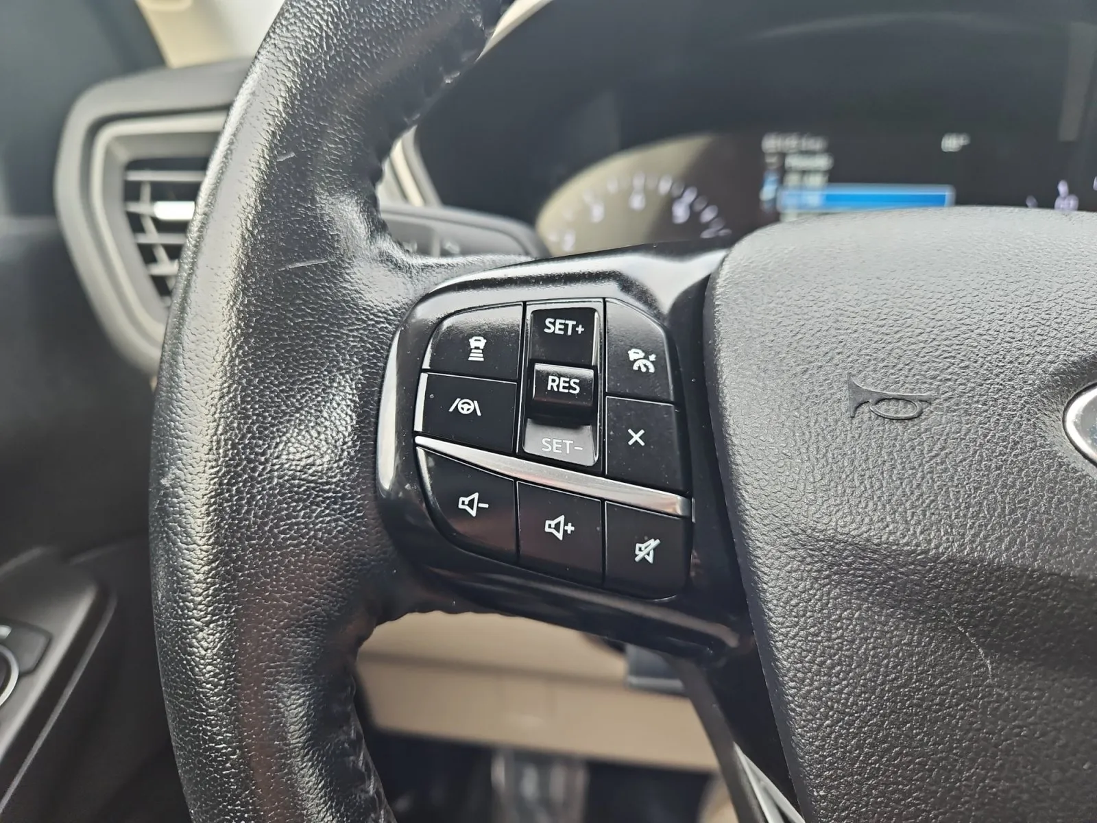 Ford Escape photo 27
