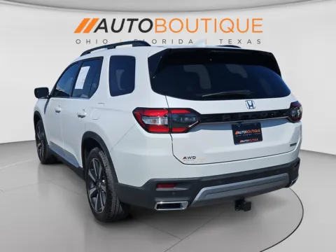 Another view of 2024 Honda Pilot Touring for sale in Columbus, OH at Auto Boutique Ohio