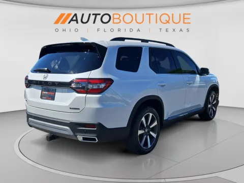More photos of 2024 Honda Pilot Touring at Auto Boutique Ohio, OH