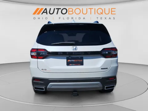 More photos of 2024 Honda Pilot Touring at Auto Boutique Ohio, OH