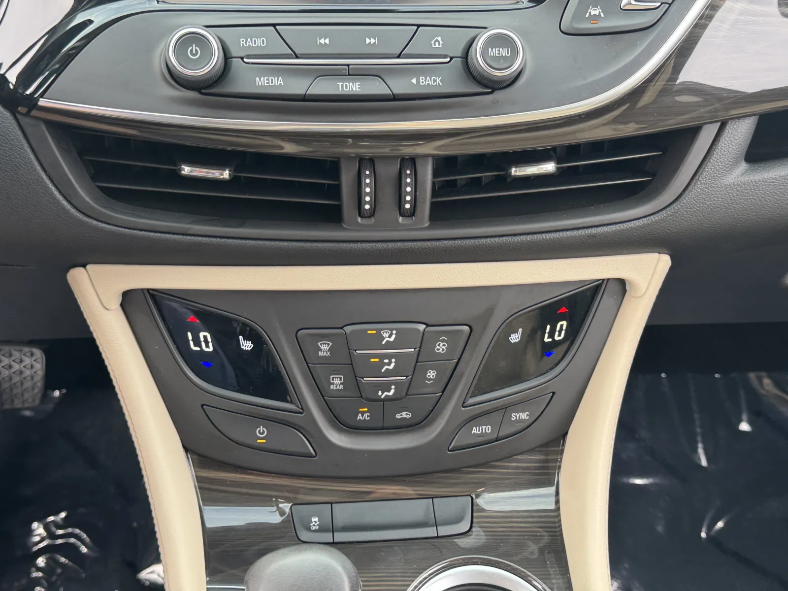 Buick Envision photo 29