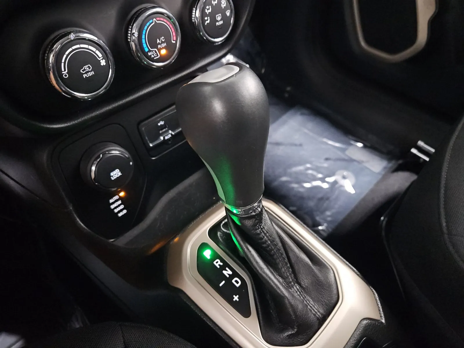 Jeep Renegade photo 19