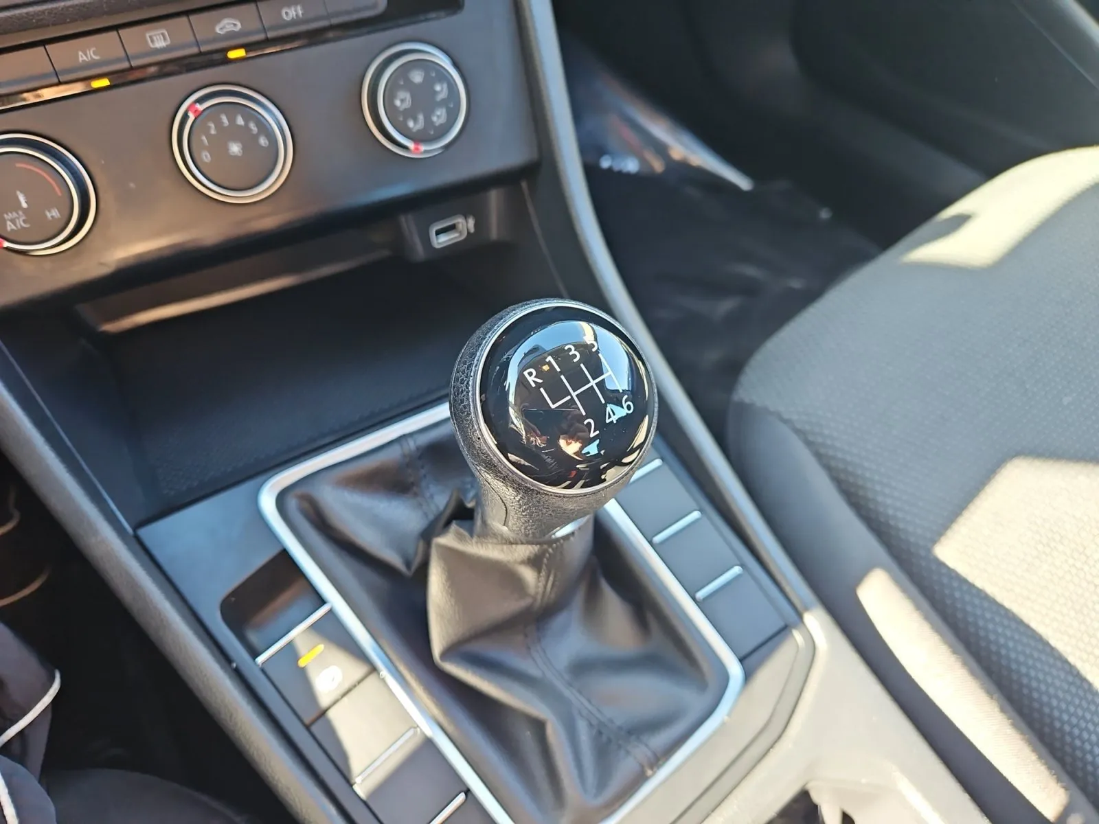 Volkswagen Jetta photo 19