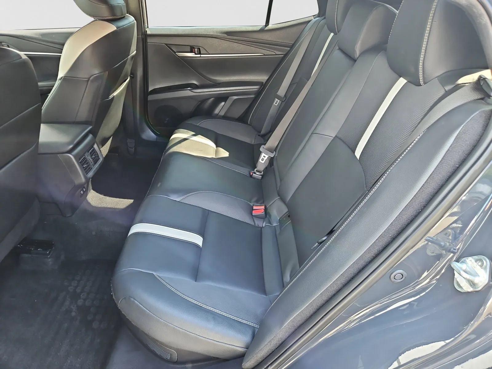 Toyota Camry photo 14