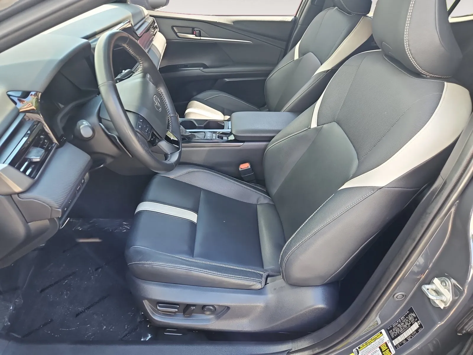 Toyota Camry photo 9