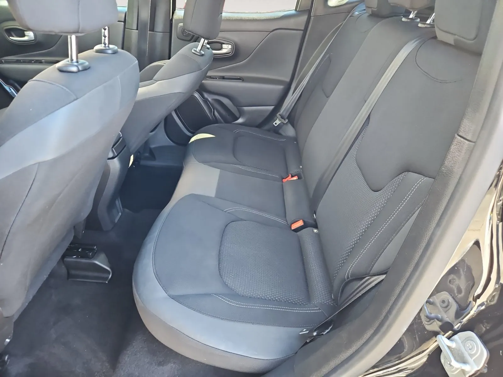 Jeep Renegade photo 13