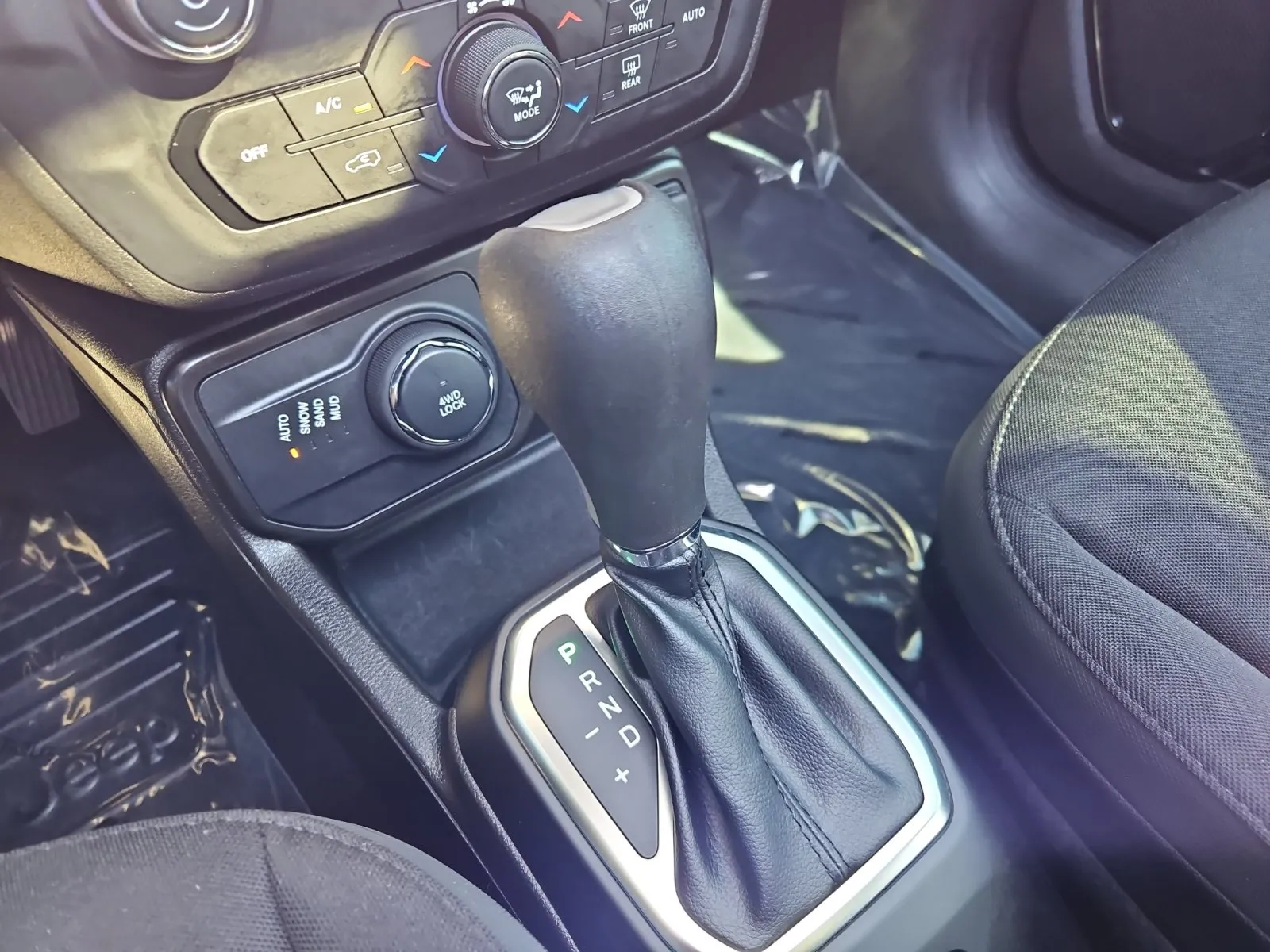 Jeep Renegade photo 22