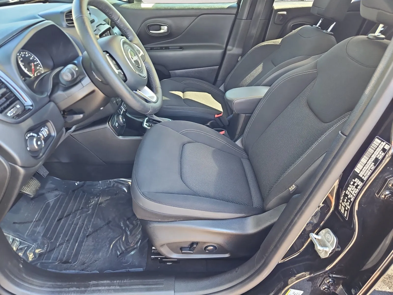 Jeep Renegade photo 9