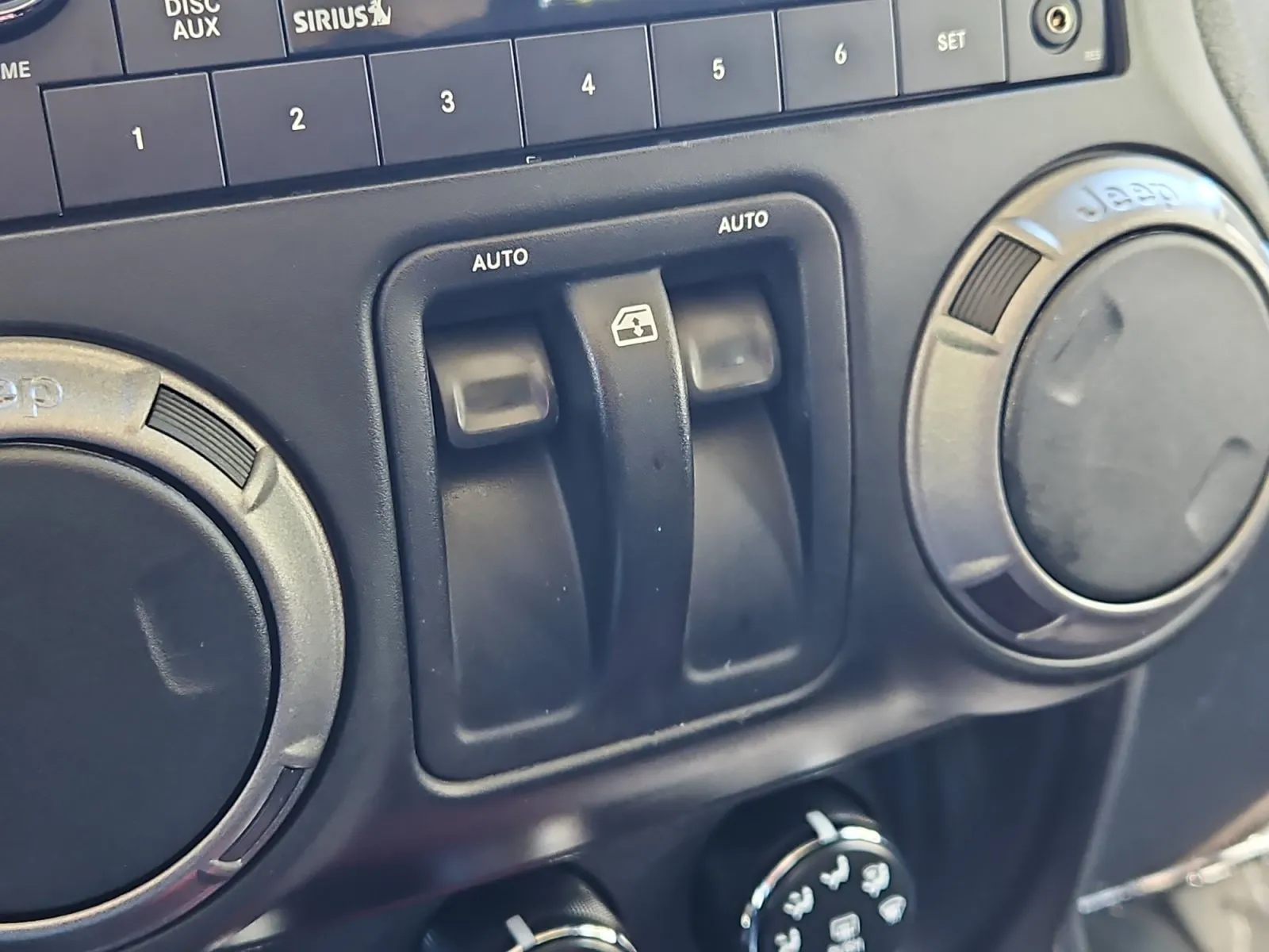 Jeep Wrangler photo 18