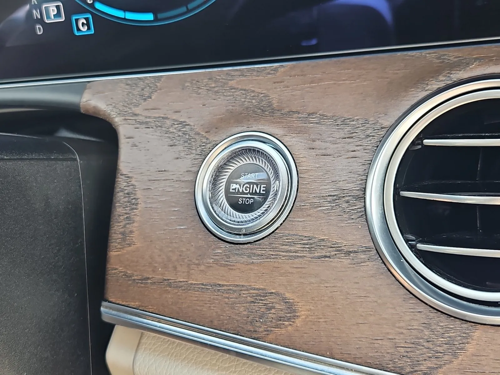 Mercedes-Benz E-Class photo 19