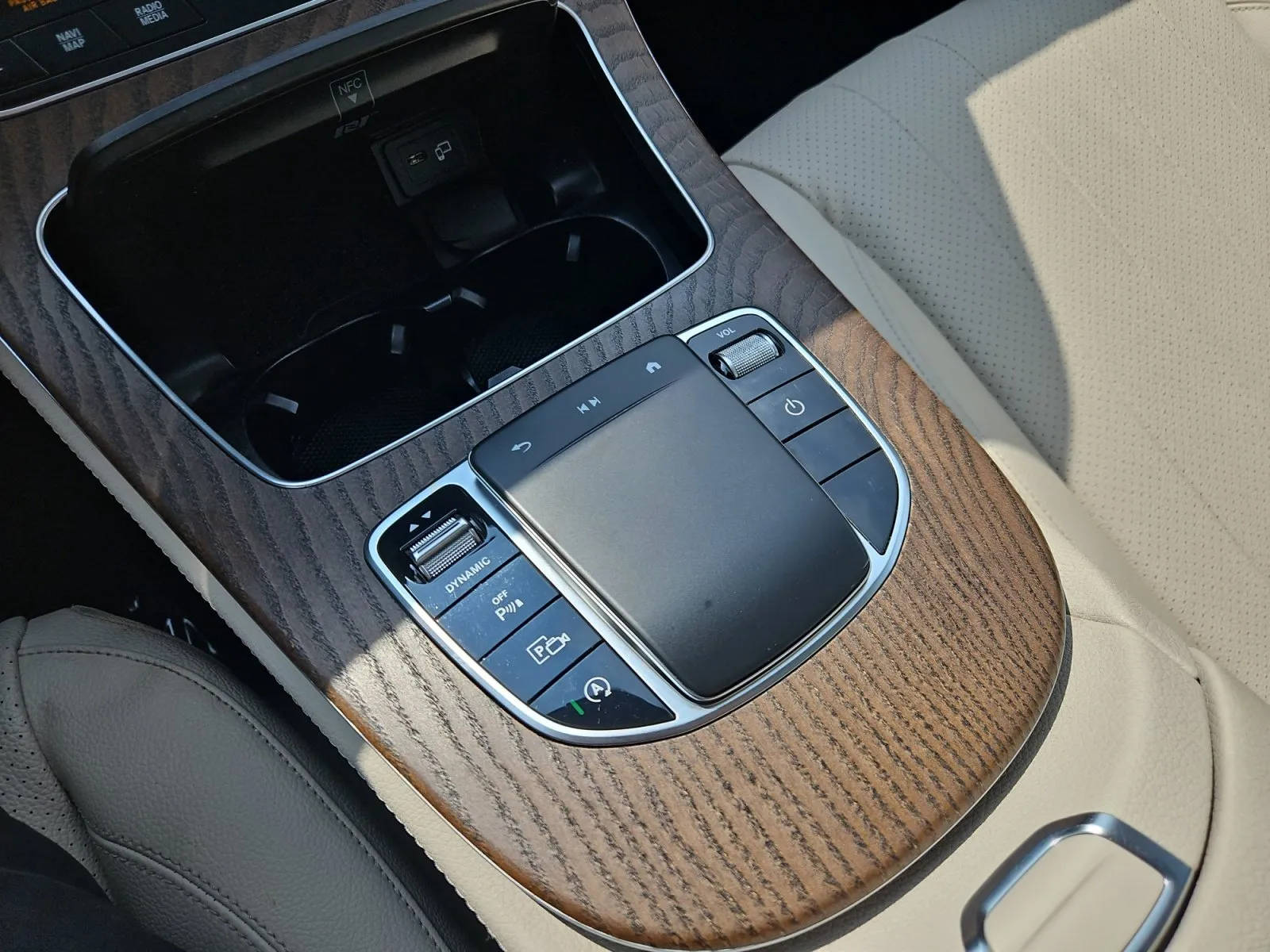 Mercedes-Benz E-Class photo 21