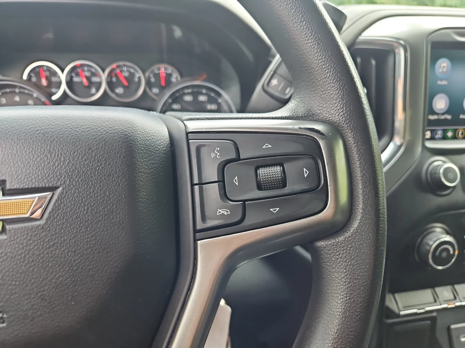 Chevrolet Silverado photo 23
