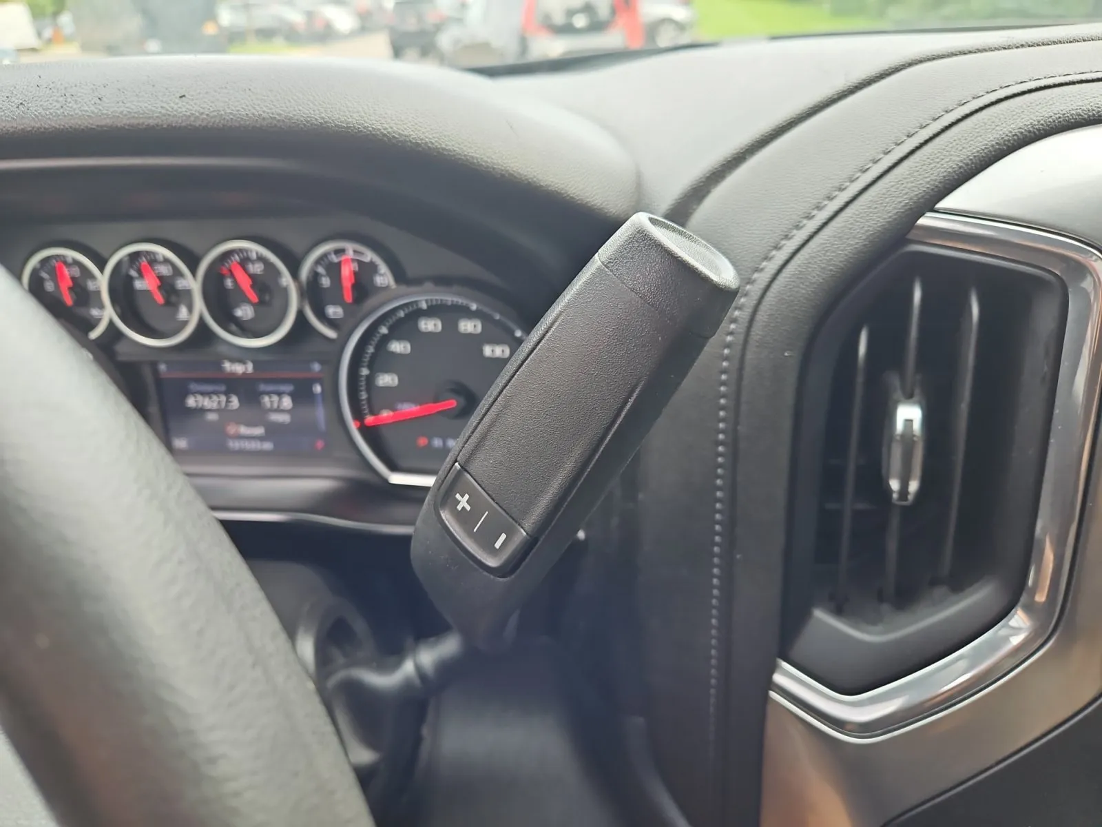 Chevrolet Silverado photo 21