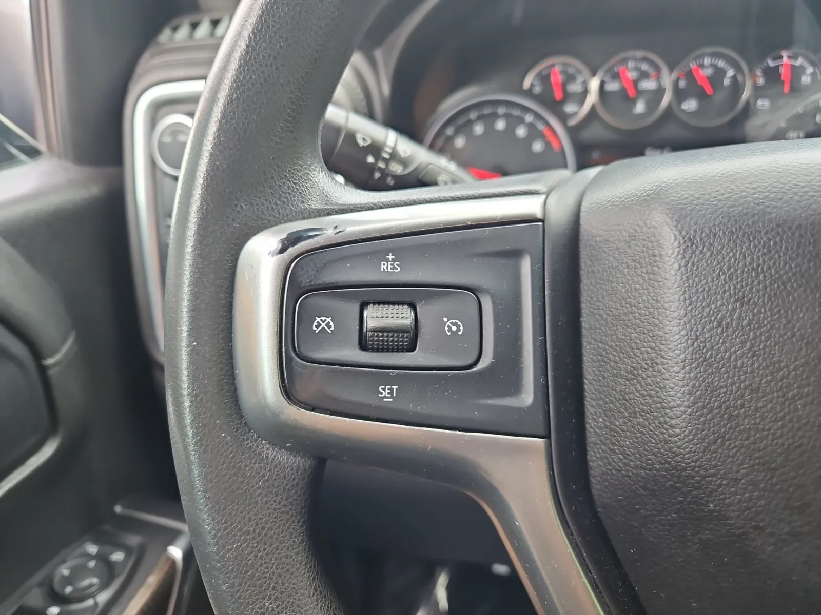 Chevrolet Silverado photo 22