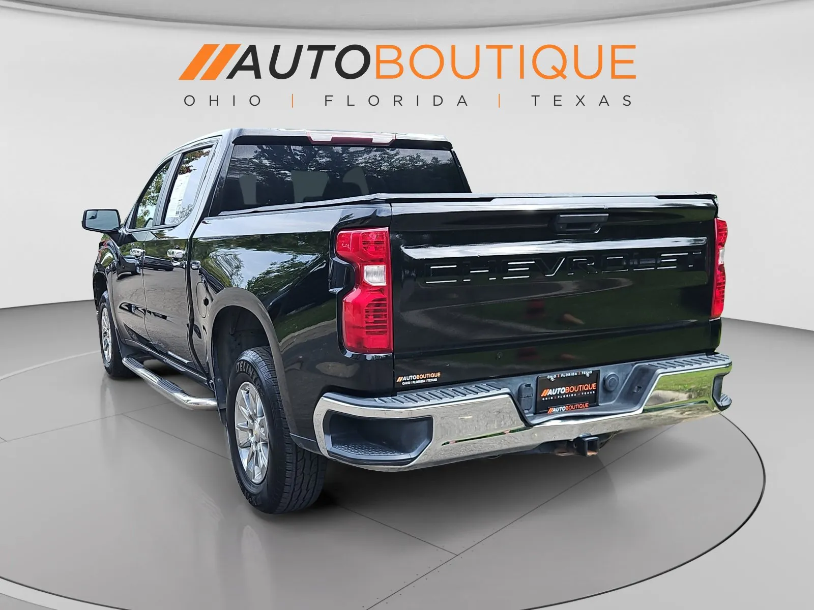 Chevrolet Silverado photo 3