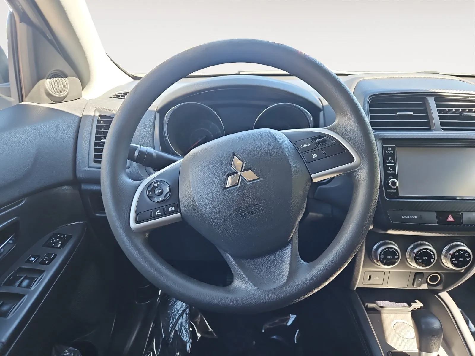 Mitsubishi Outlander Sport photo 12