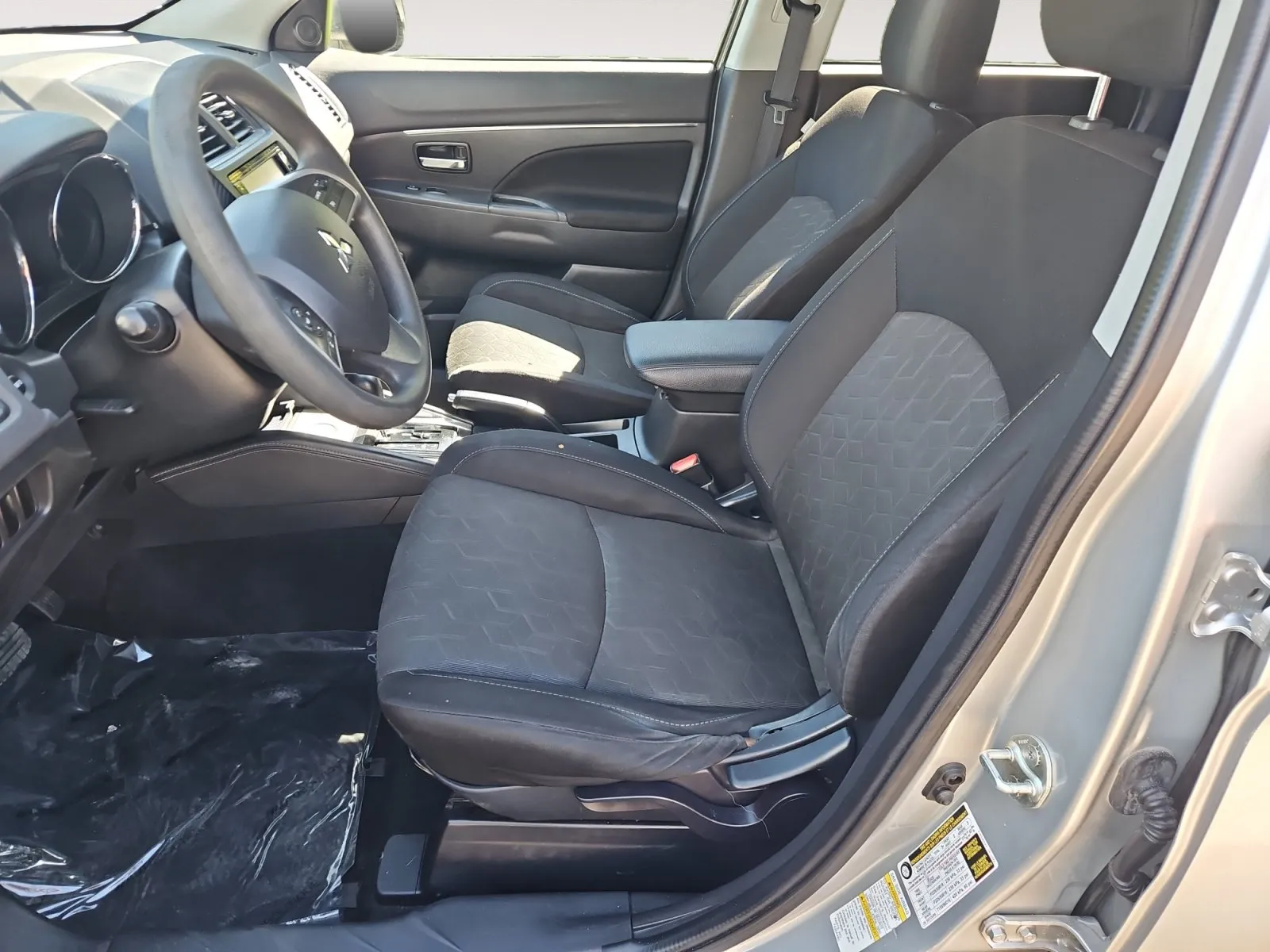 Mitsubishi Outlander Sport photo 9