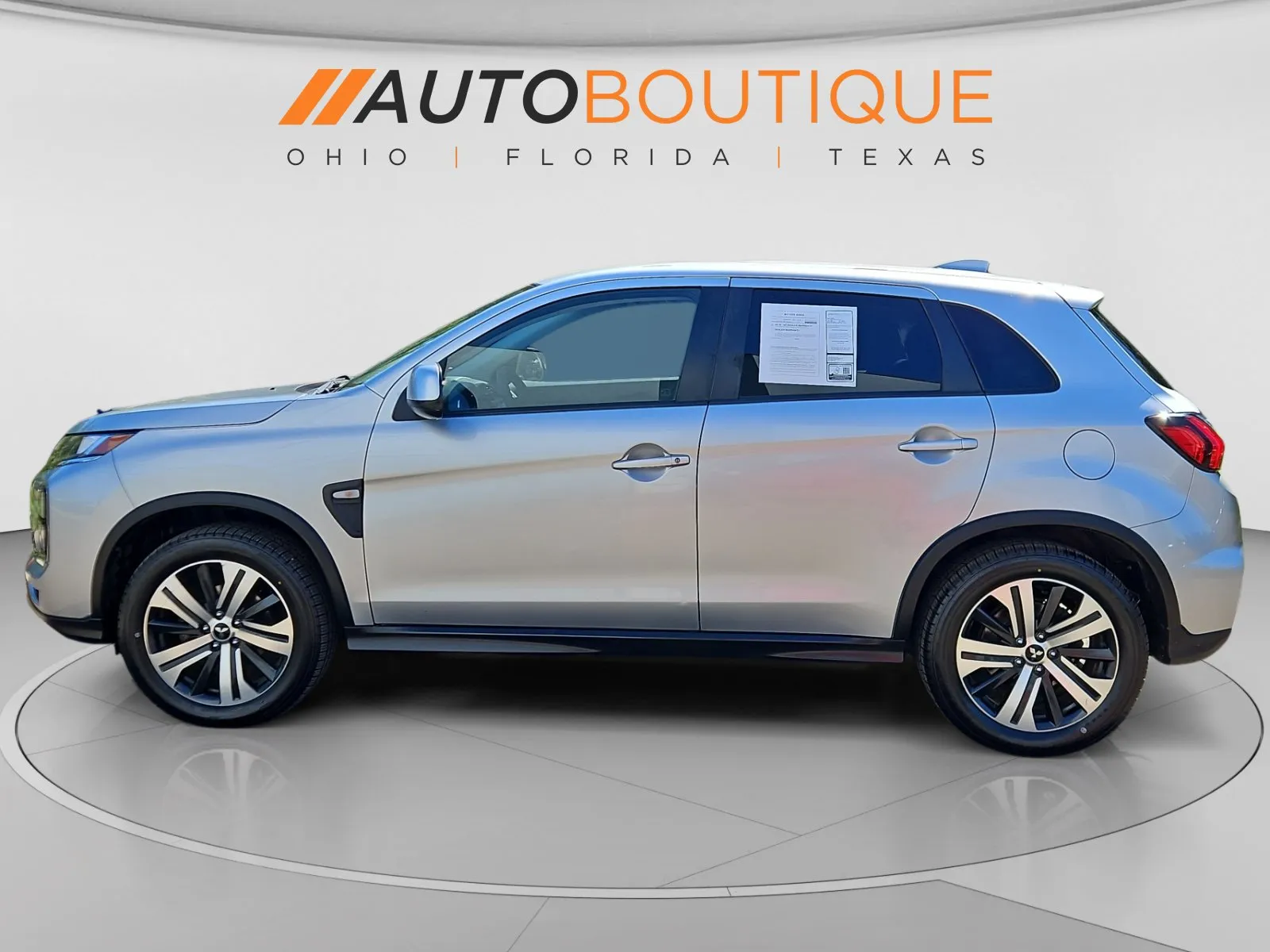 Mitsubishi Outlander Sport photo 2