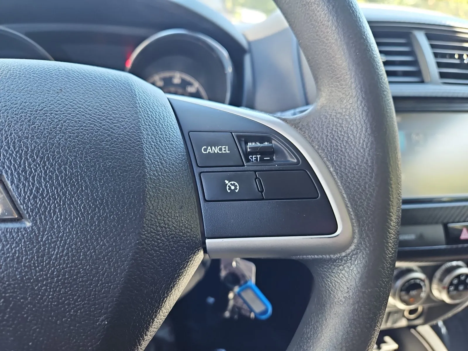 Mitsubishi Outlander Sport photo 19