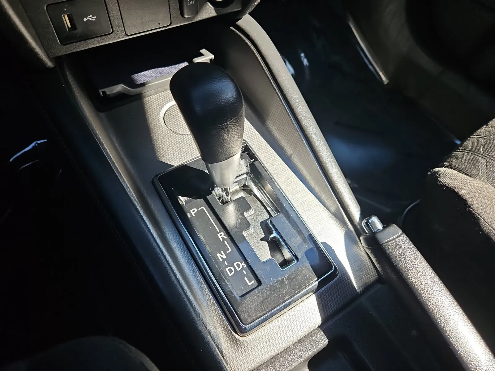 Mitsubishi Outlander Sport photo 18
