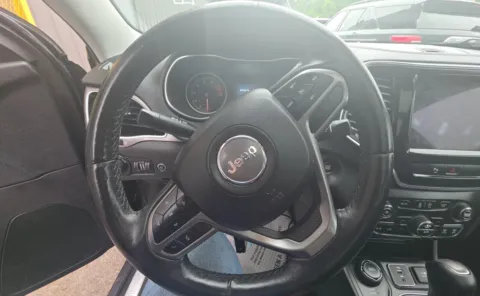 More photos of 2019 Jeep Cherokee Limited at Auto Boutique Ohio, OH