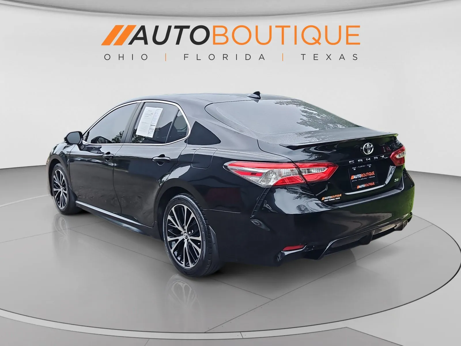 Toyota Camry photo 3