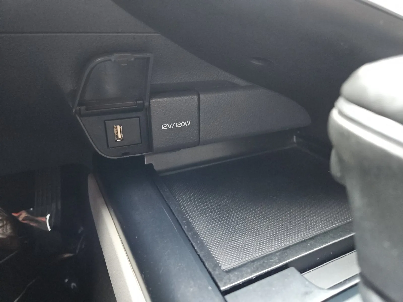Toyota Camry photo 18