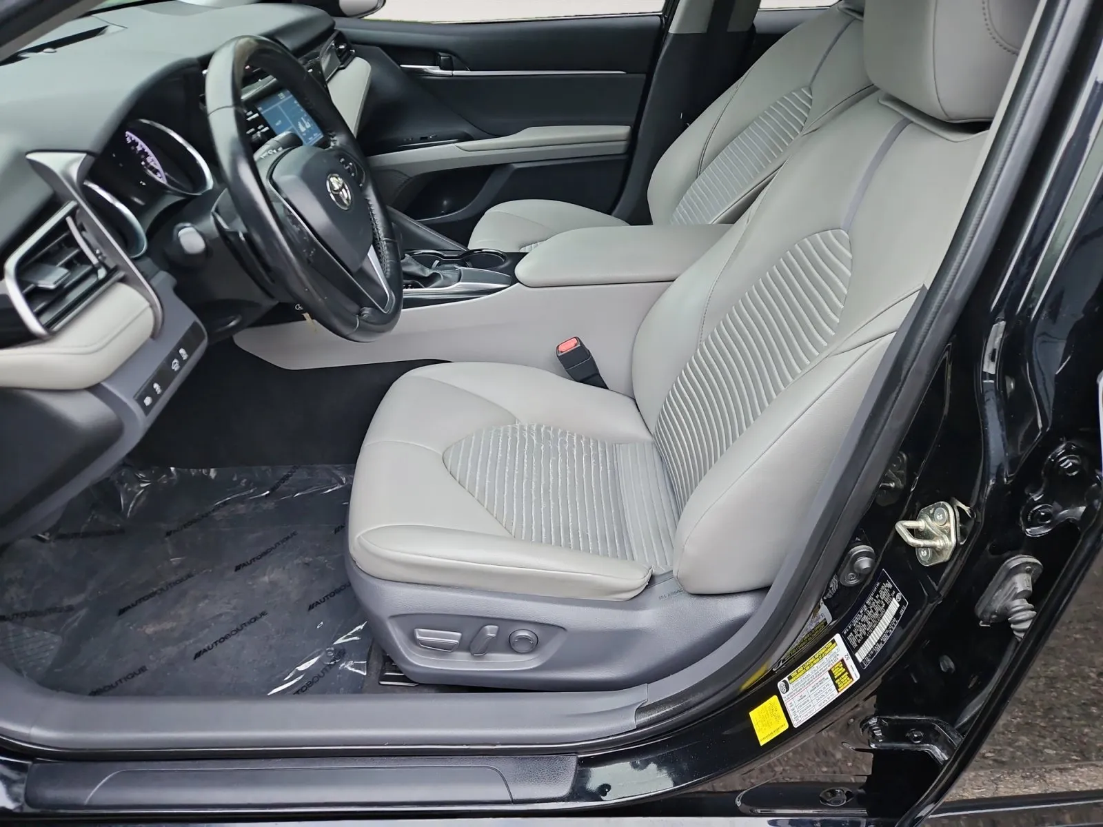 Toyota Camry photo 9