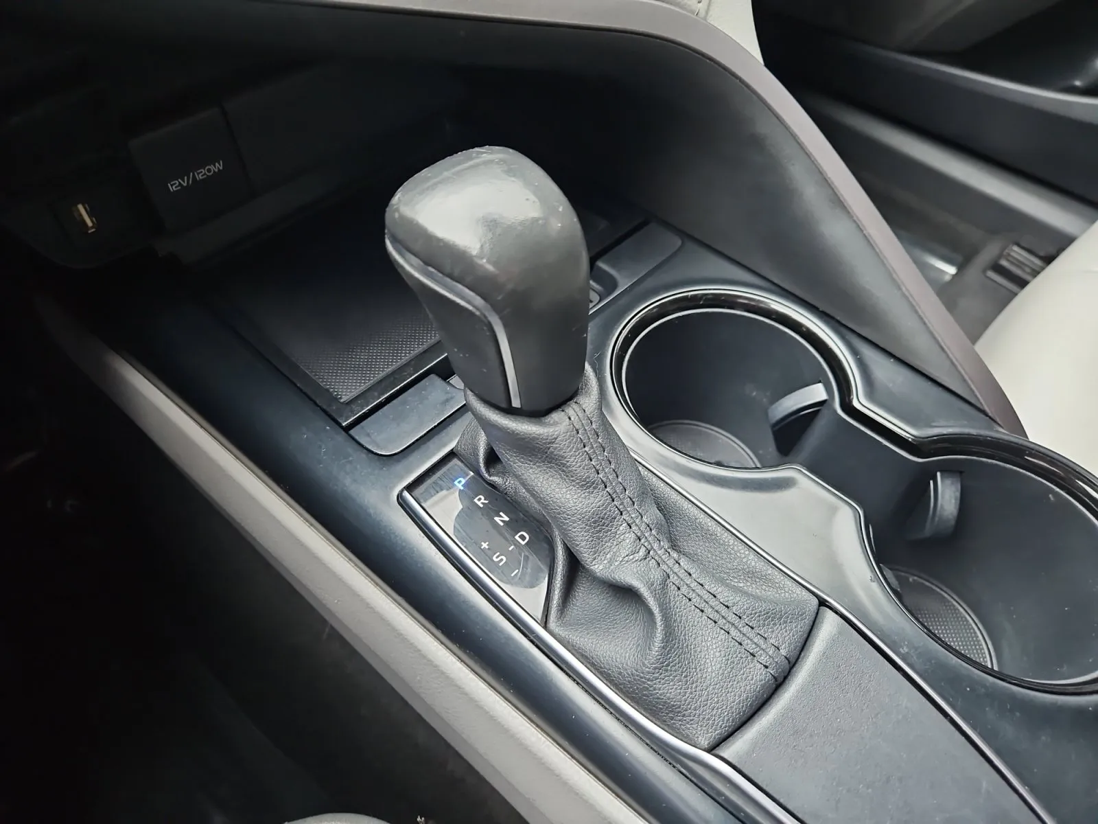 Toyota Camry photo 19