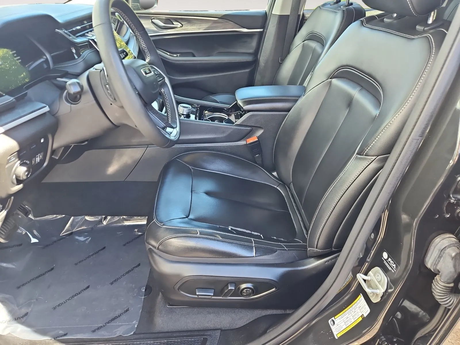 Jeep Grand Cherokee photo 9
