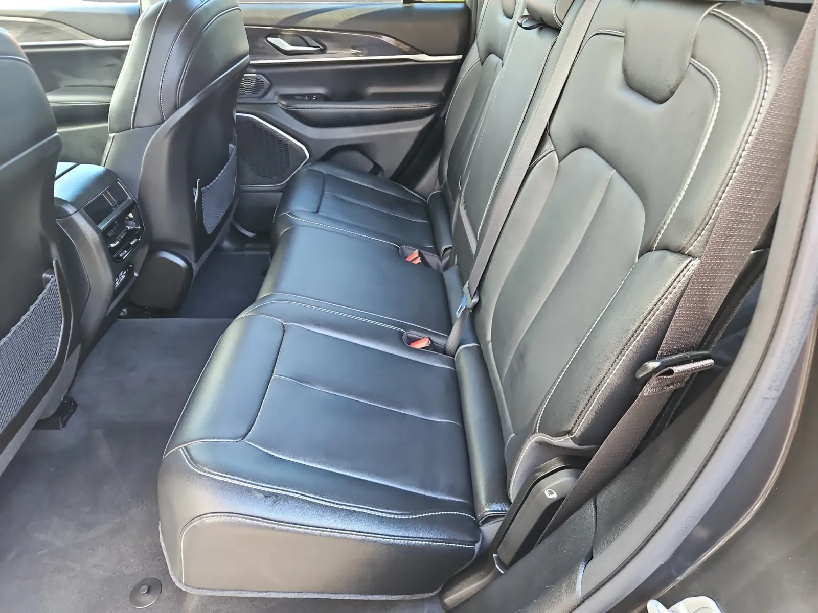 Jeep Grand Cherokee photo 14