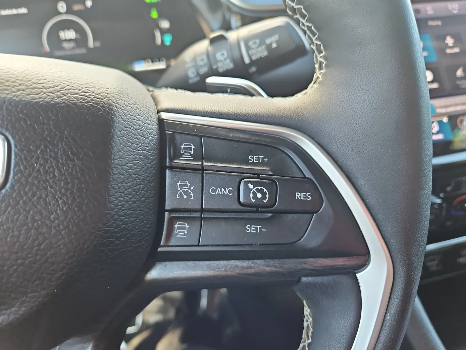 Jeep Grand Cherokee photo 30
