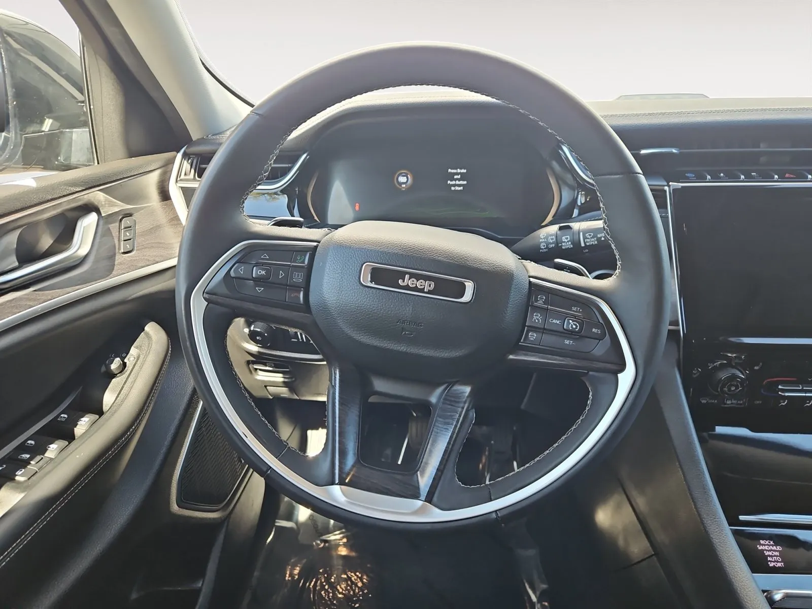 Jeep Grand Cherokee photo 12