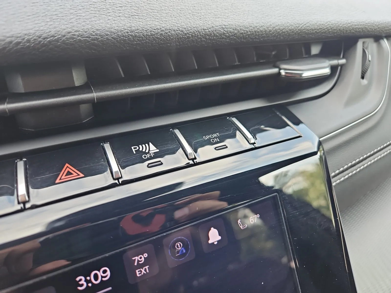 Jeep Grand Cherokee photo 18